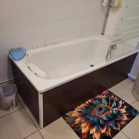 Avec Piscine Apartment