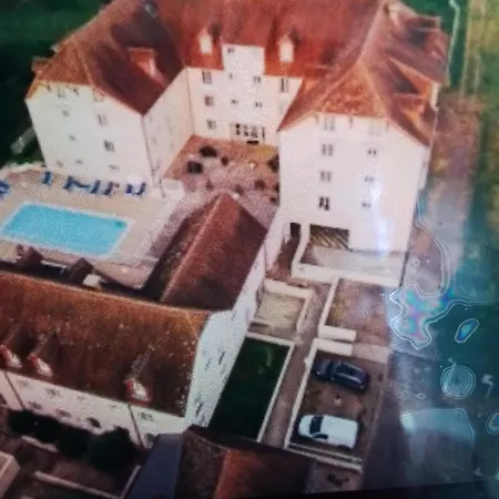 Avec Piscine Apartment *